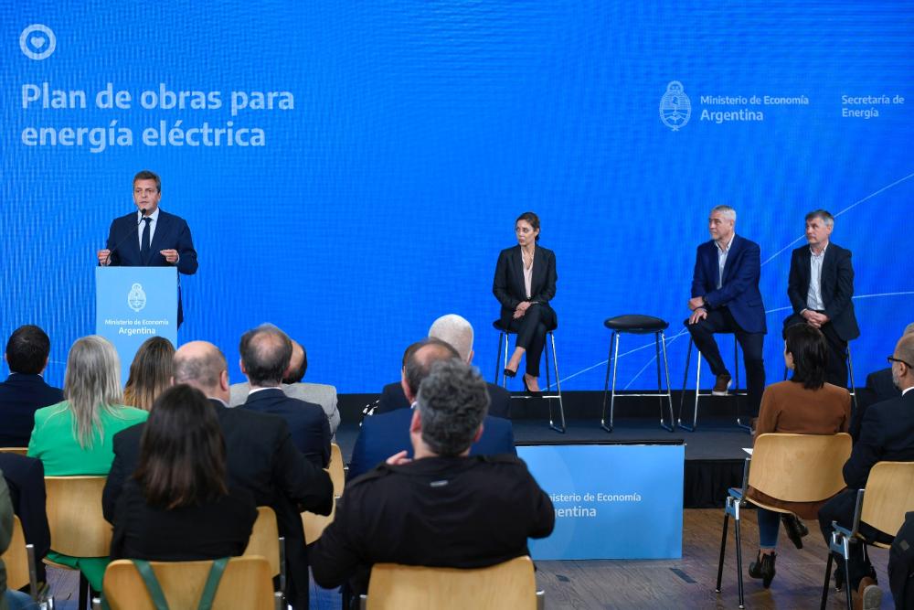 Sergio Massa presentó un plan de 278 obras de energía eléctrica para 12 municipios