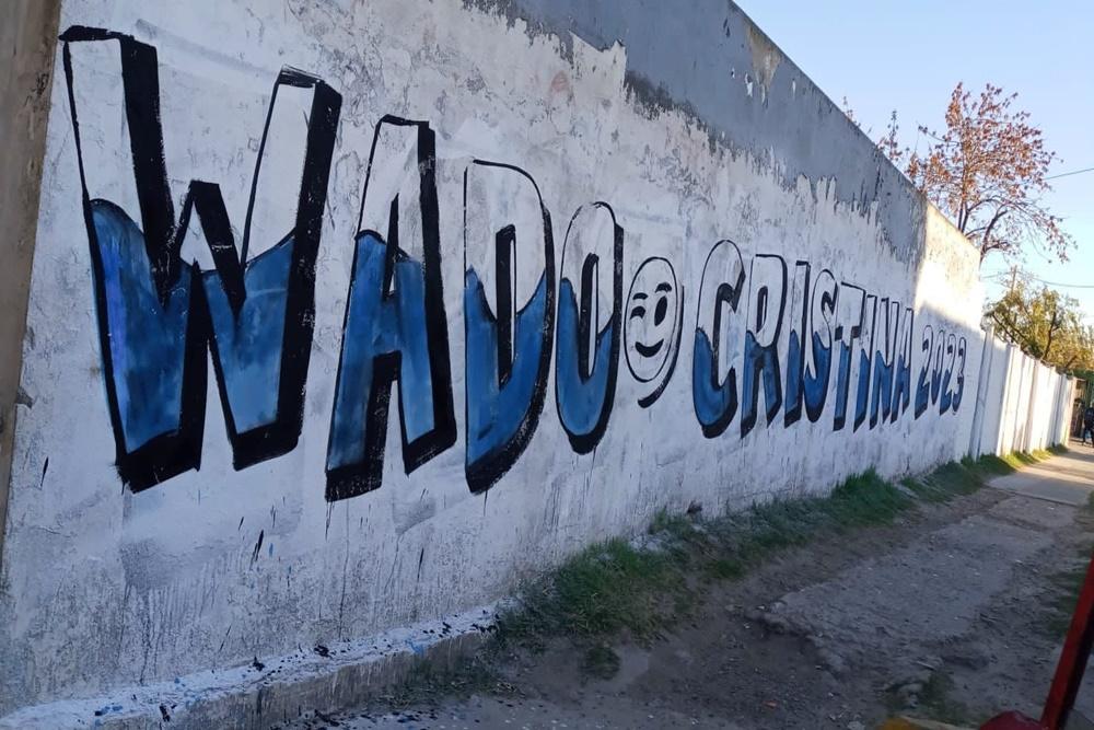 Tras el renunciamiento de CFK, aparecieron pintadas por Wado en el Conurbano