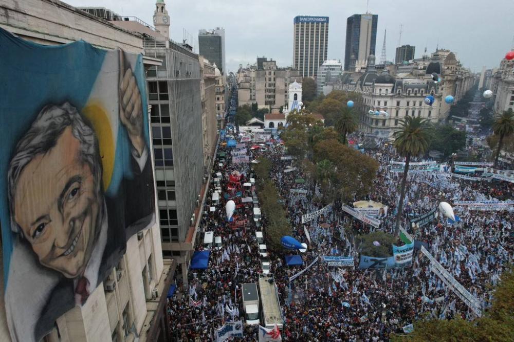 Cristina Fernández hablará a las 16 horas ante una Plaza de Mayo colmada