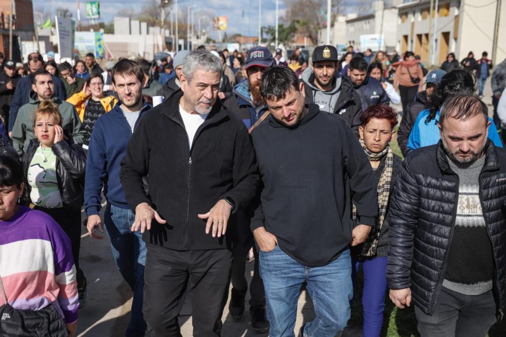 Jorge Ferraresi y Juan Grabois recorrieron Villa Tranquila e Isla Maciel