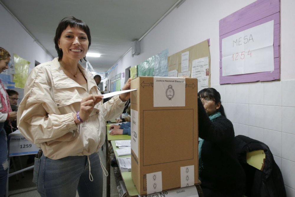 Así se vota en los municipios: los candidatos a la intendencia pasan por las urnas