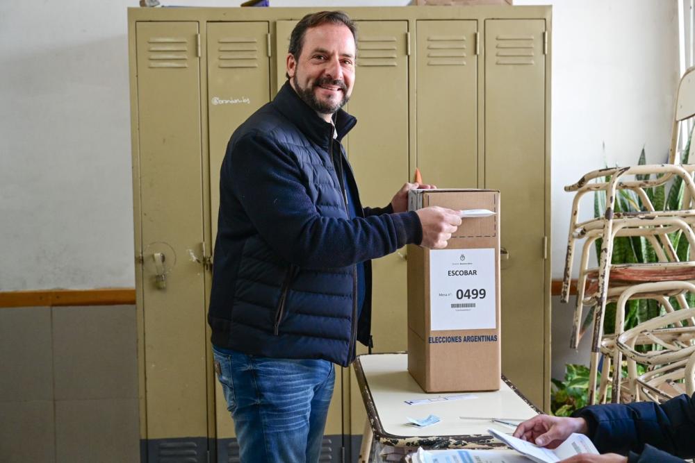 Sujarchuk arrasó en Escobar y está al borde del 50% de los votos