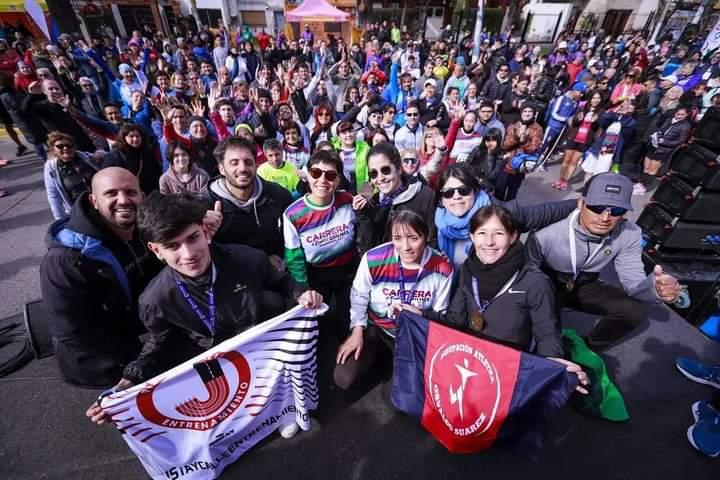 Quilmes corrió para celebrar sus 357 años, y la intendenta Mendoza alentó de cerca