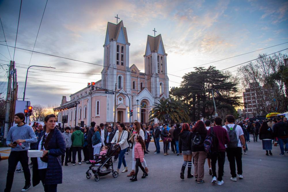 Miles de personas disfrutaron de una nueva edición de los Fogones de Bernal