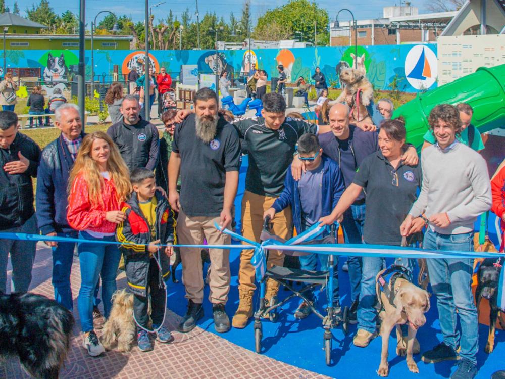 Se inauguró “Bruno”, la primera plaza que lleva el nombre de un perro héroe