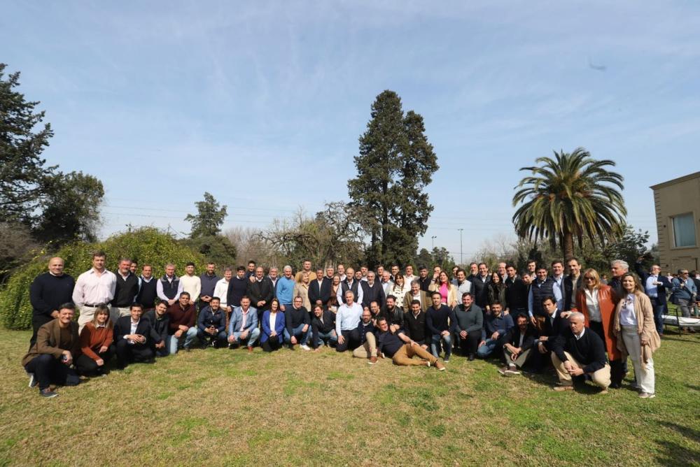 Objetivo “remontada”: Grindetti relanza su campaña y junta a 100 dirigentes en La Plata