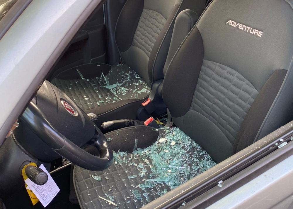 Un vidrio roto del auto de un fiscal y primera denuncia de La Libertad Avanza