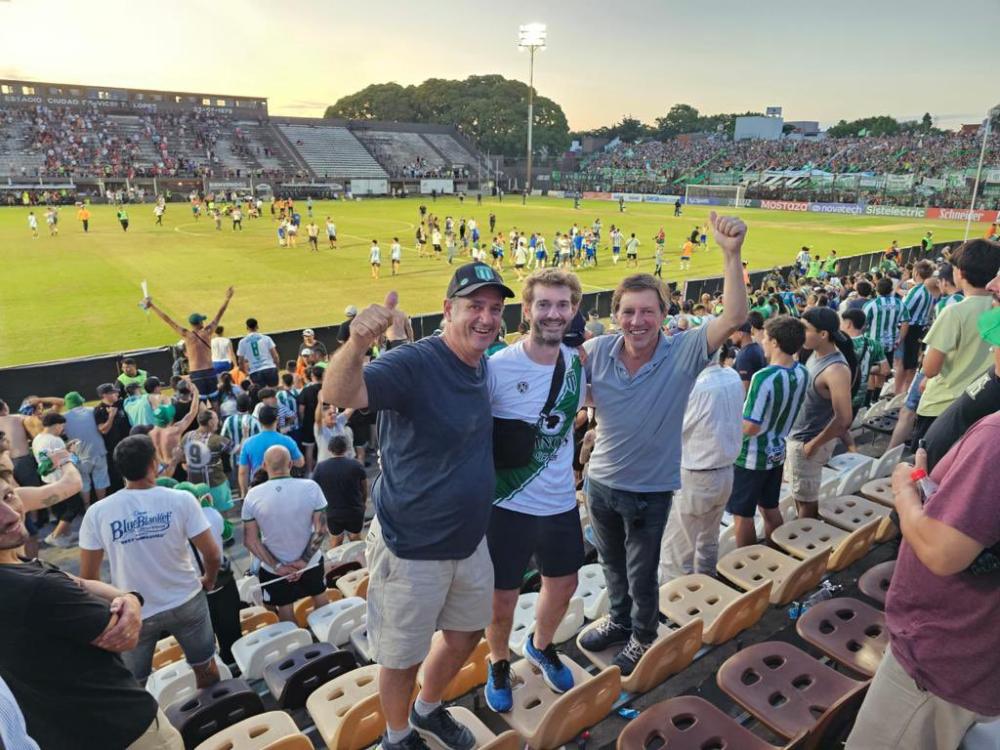 San Miguel: el Trueno Verde logró el ascenso y el intendente fue parte de la fiesta