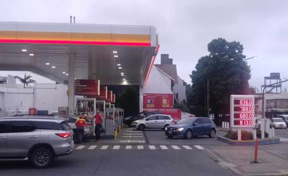 YPF y Axion se sumaron a Shell y aumentaron 37 por ciento el precio de sus combustibles
