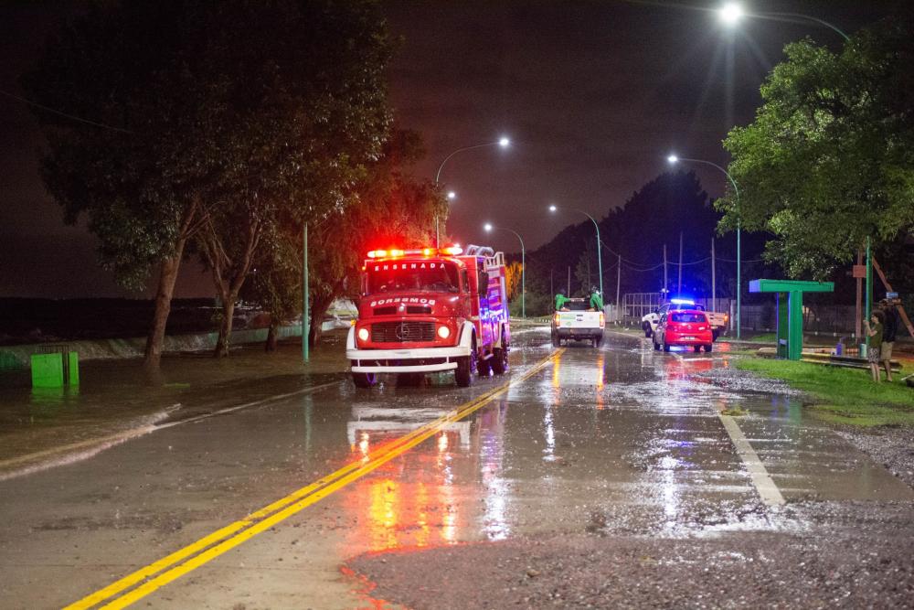 La crecida del Río de la Plata afectó duro a Quilmes, Ensenada, Tigre y San Fernando