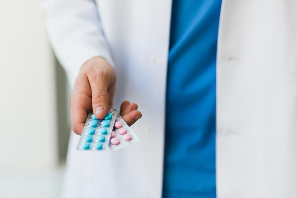 DNU: los medicamentos podrán comprarse en comercios que no sean farmacias