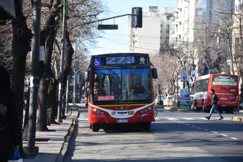 Por el ajuste de Milei, la Provincia no podrá pagar subsidios a los colectivos