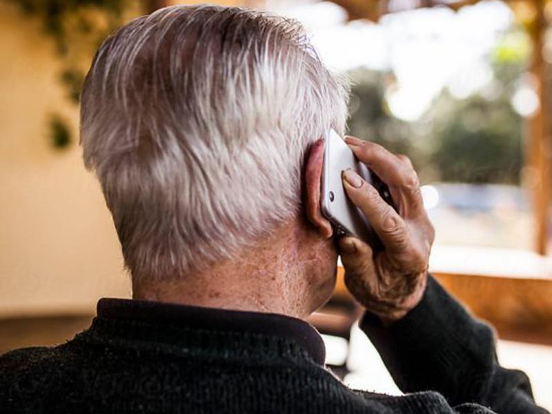 Atención abuelo, atención abuela: advierten por estafas telefónicas y virtuales