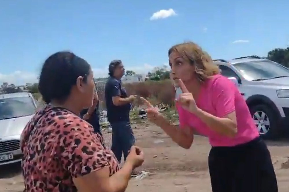 Furia en La Plata: senadora PRO, a los gritos con familias que viven en una toma