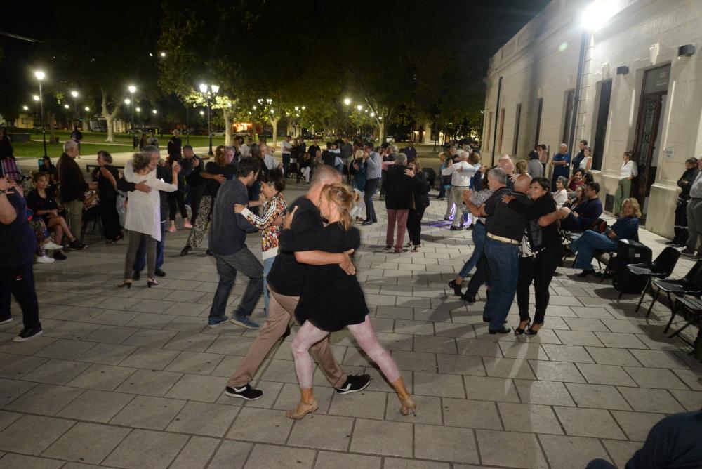 Al compás del 2x4, la pasión del tango vuelve a la noche de la capital provincial