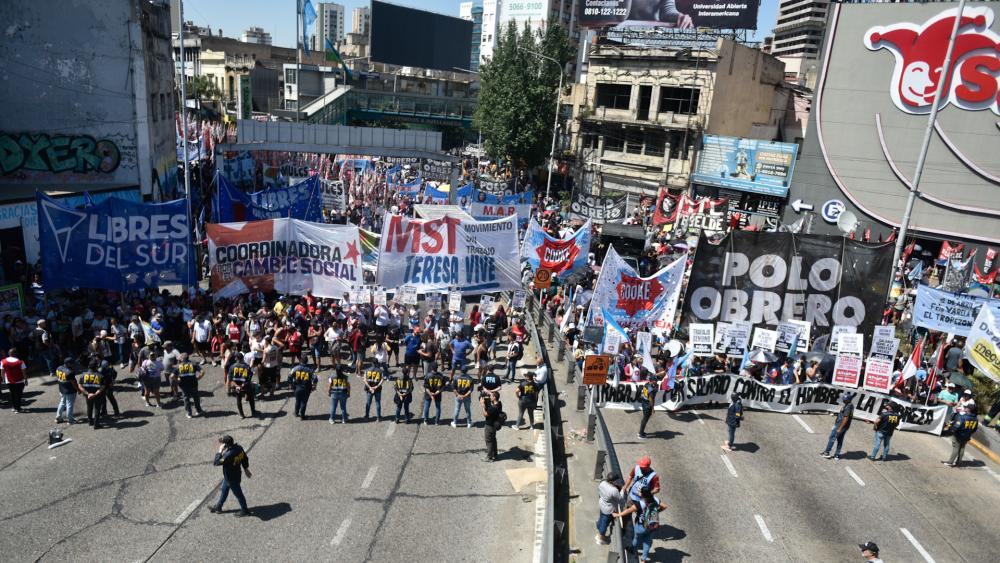 Organizaciones cortan más de 500 calles bajo la consigna “El hambre no espera”