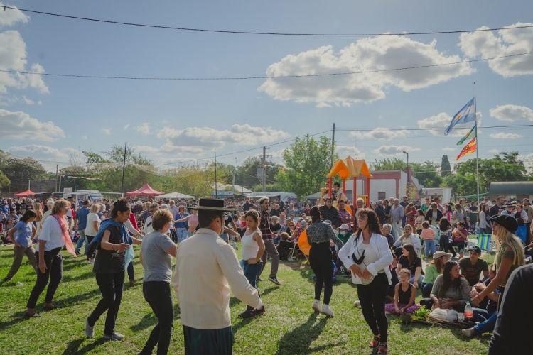 Gran Fiesta del Arraigo en los pagos de Agote: finde con música, baile y cosas ricas