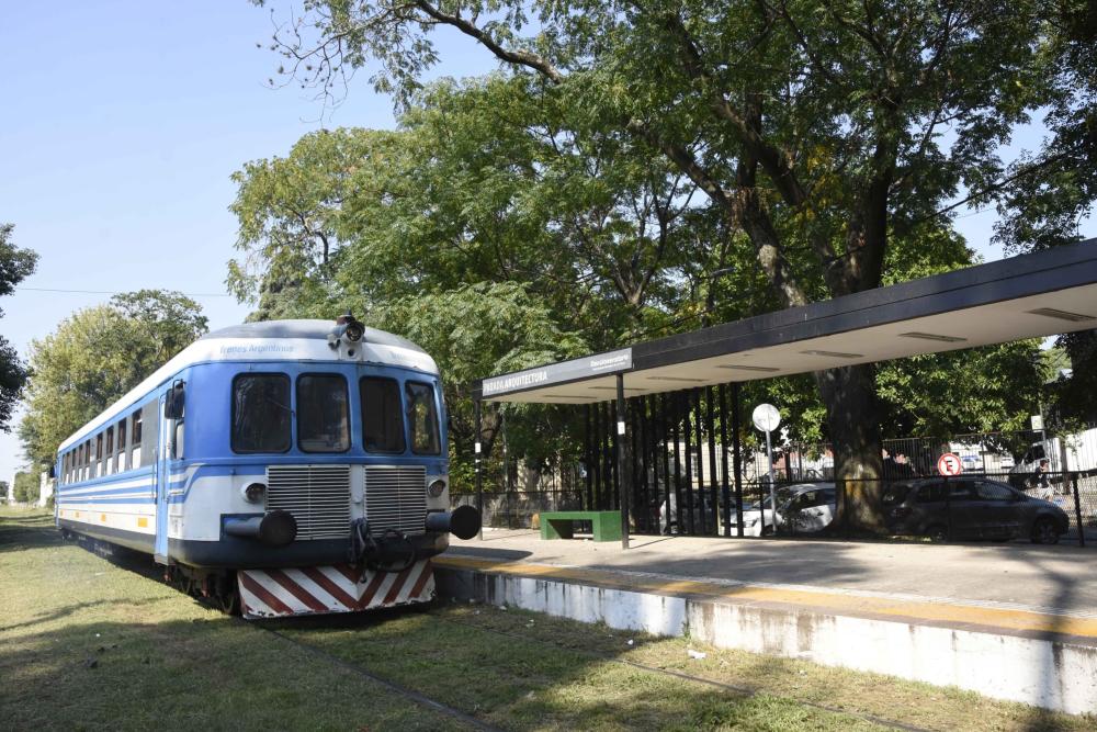 La UNLP y Provincia avanzan con el plan para electrificar el Tren Universitario