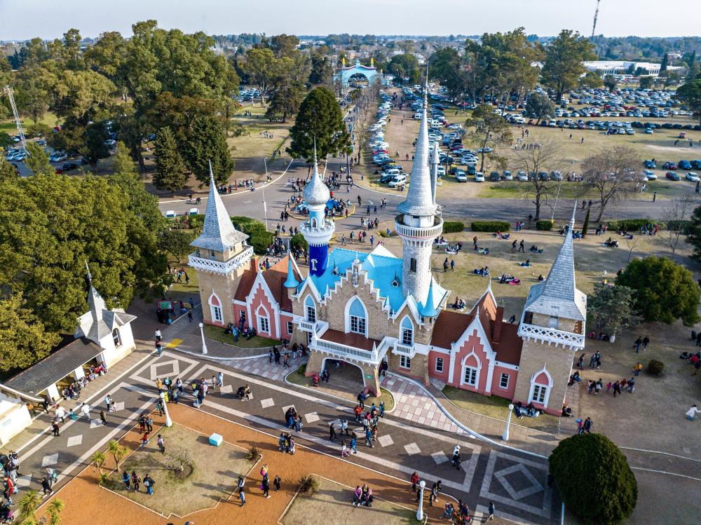 La Plata, a pleno: La Repu se llena de malabares, superhéroes, princesas y mucho más