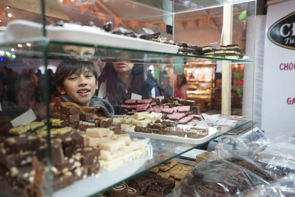 A pleno: así se vive en Villa Gesell la 28° Fiesta Nacional del Chocolate Artesanal