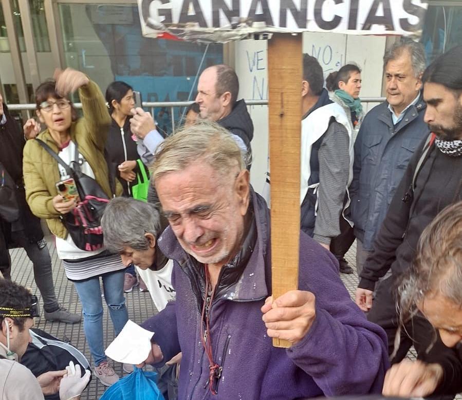 Reprimieron a jubilados que reclamaban por el veto a la Ley Provisional