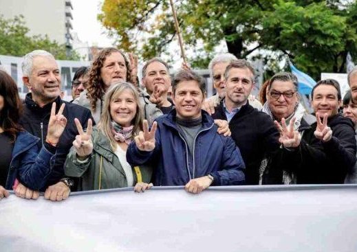 Congreso: Kicillof moviliza con los jubilados para rechazar el veto de Milei