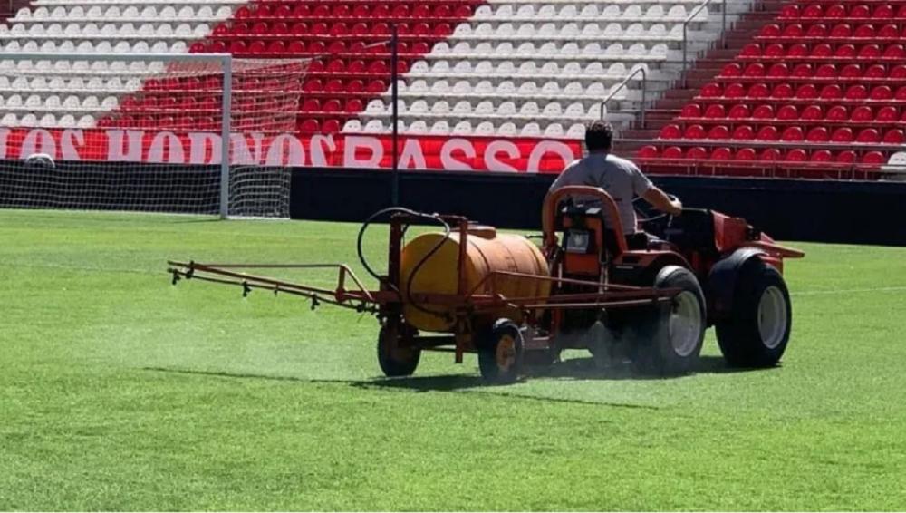 El fútbol contra el dengue: Aprevide autoriza a entrar a la cancha con repelente