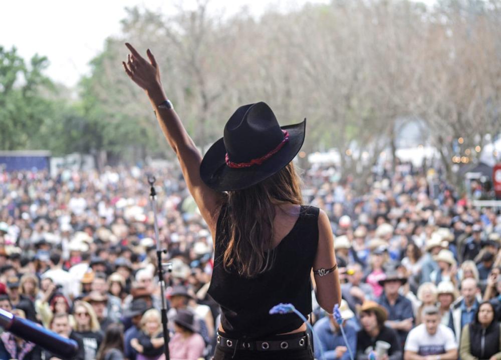 Turismo: finde con muchos aniversarios, cabalgata, cine, flor y mucho más