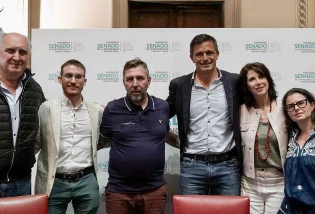 Emiliano Pinsón brindó una conmovedora charla sobre su experiencia con el Parkinson