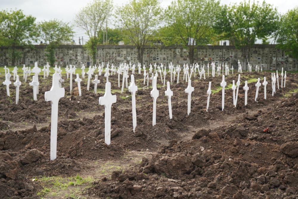 La Plata: finalizó la inhumación de 472 ataúdes abandonados en la gestión anterior