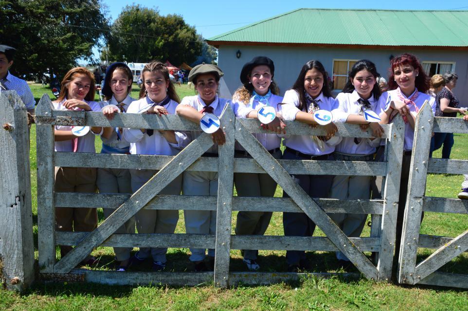 Gran fiestón en General Lavalle: se celebra a la Mujer Rural y chocan los cometas