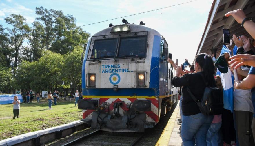 El malestar por el cierre de los ramales del tren Sarmiento llegó a la Legislatura