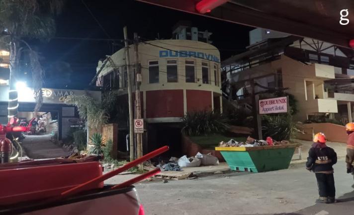 Se derrumbó un edificio de 10 pisos en Villa Gesell: hay personas atrapadas