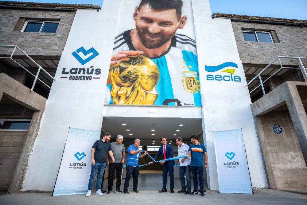 Homenaje en el Conurbano: el capitán de la selección y un estadio con su nombre