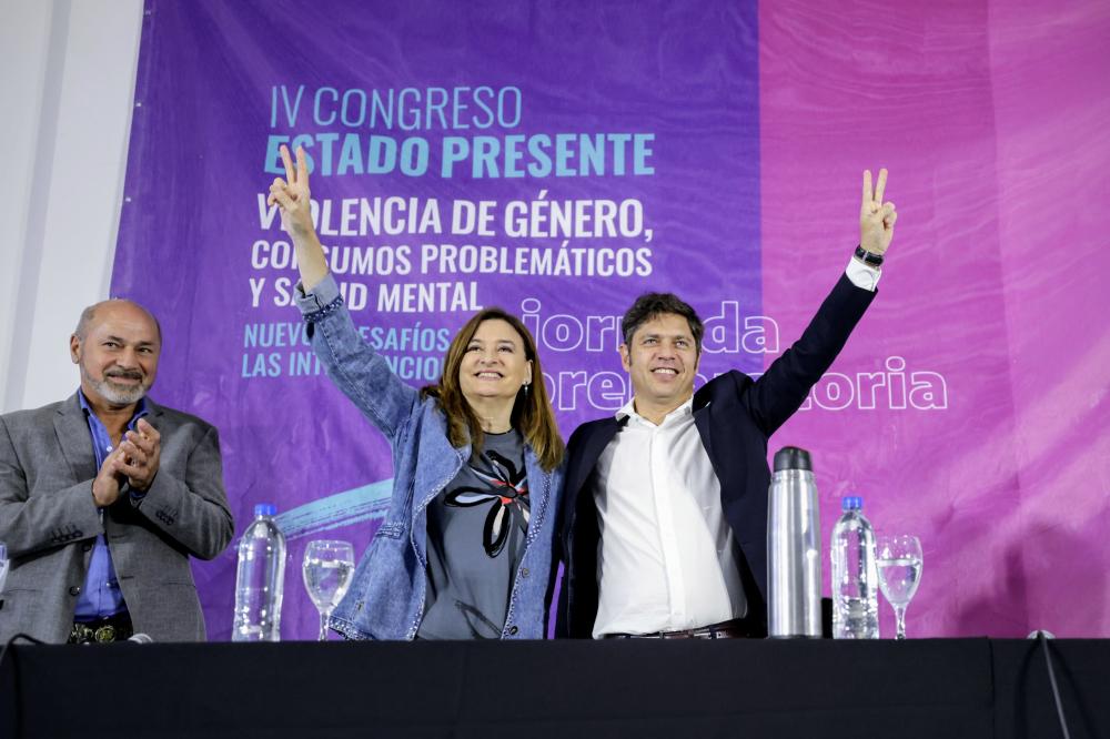 Kicillof, contra la violencia de género y también contra el presidente Milei