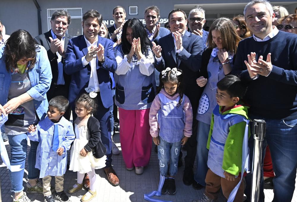 Kicillof inauguró obras educativas paralizadas por Milei, y pegó duro y parejo