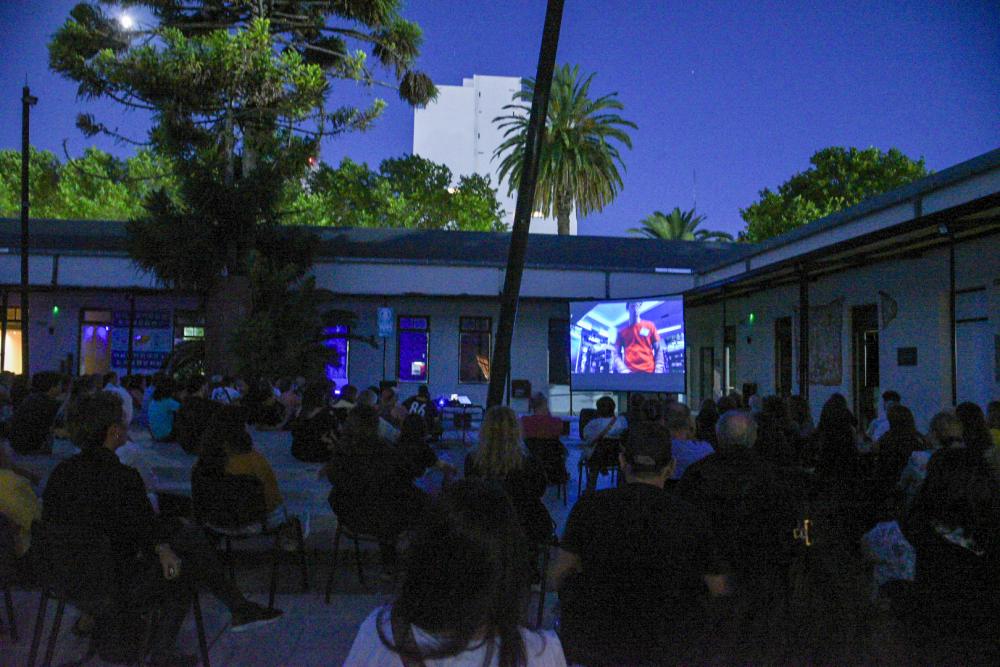 Cine al aire libre en La Plata con nuevas producciones locales y extranjeras