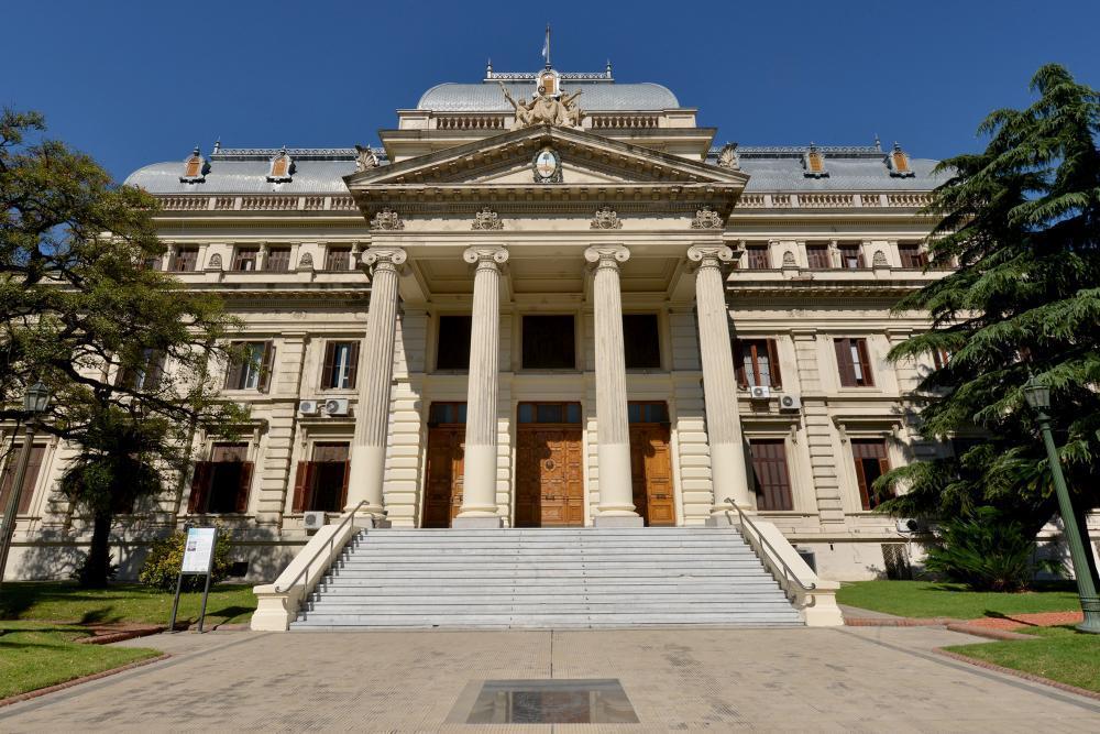 Radicales contra libertarios, en defensa de la paridad de género en la Legislatura