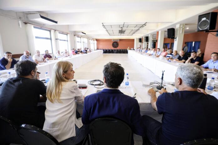 Provincia: en una cumbre con Kicillof, 35 intendentes pidieron desdoblar las elecciones