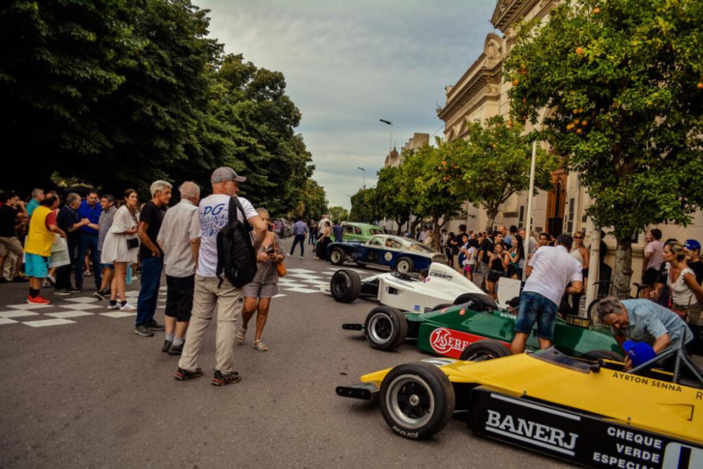 Semáforo rojo que pasa a verde: comienza la Fiesta Nacional del Automovilsimo