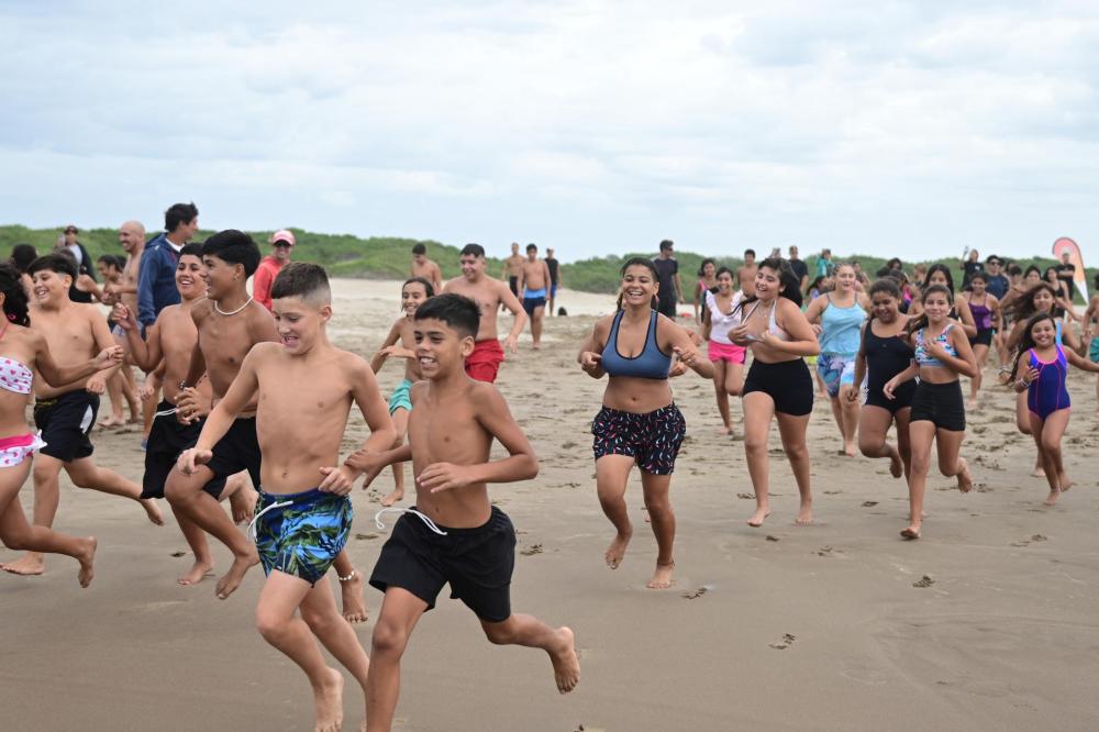 Más de 300 chicos de Escobar conocen el mar a través de un programa del Estado