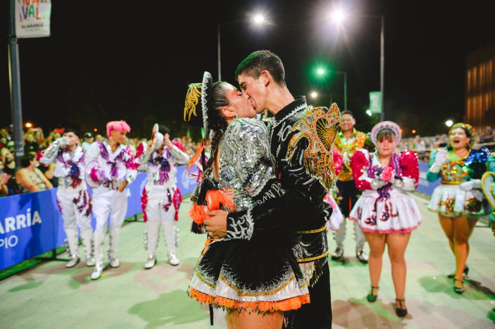 Los carnavales arrancaron a pura fiesta, con una propuesta matrimonial incluida