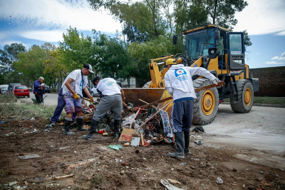 La Provincia avanza con el operativo de limpieza en Bahía Blanca: cómo funciona